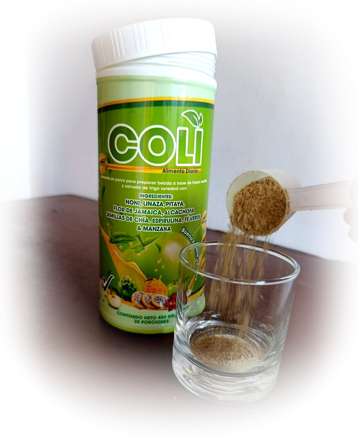 Preparación de Coli: una cucharada con polvo natural cayendo sobre un vaso junto al envase